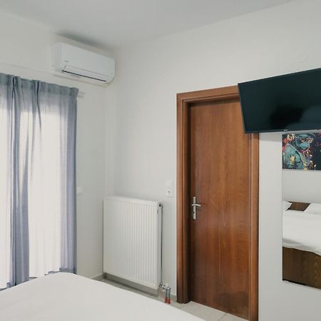 O Fotis Studios & Apartments อิโออันนินา ภายนอก รูปภาพ
