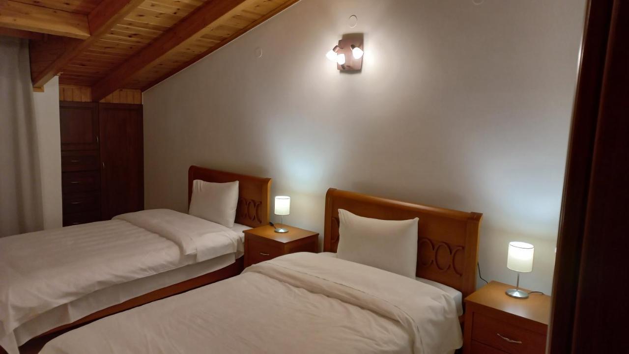 O Fotis Studios & Apartments อิโออันนินา ภายนอก รูปภาพ