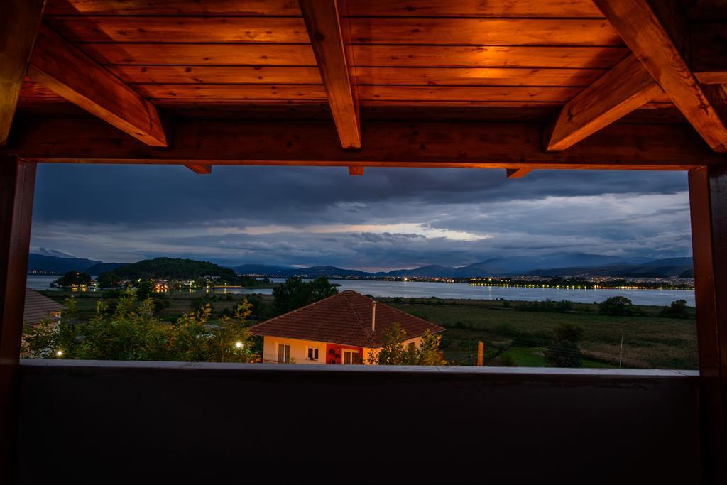 O Fotis Studios & Apartments อิโออันนินา ภายนอก รูปภาพ