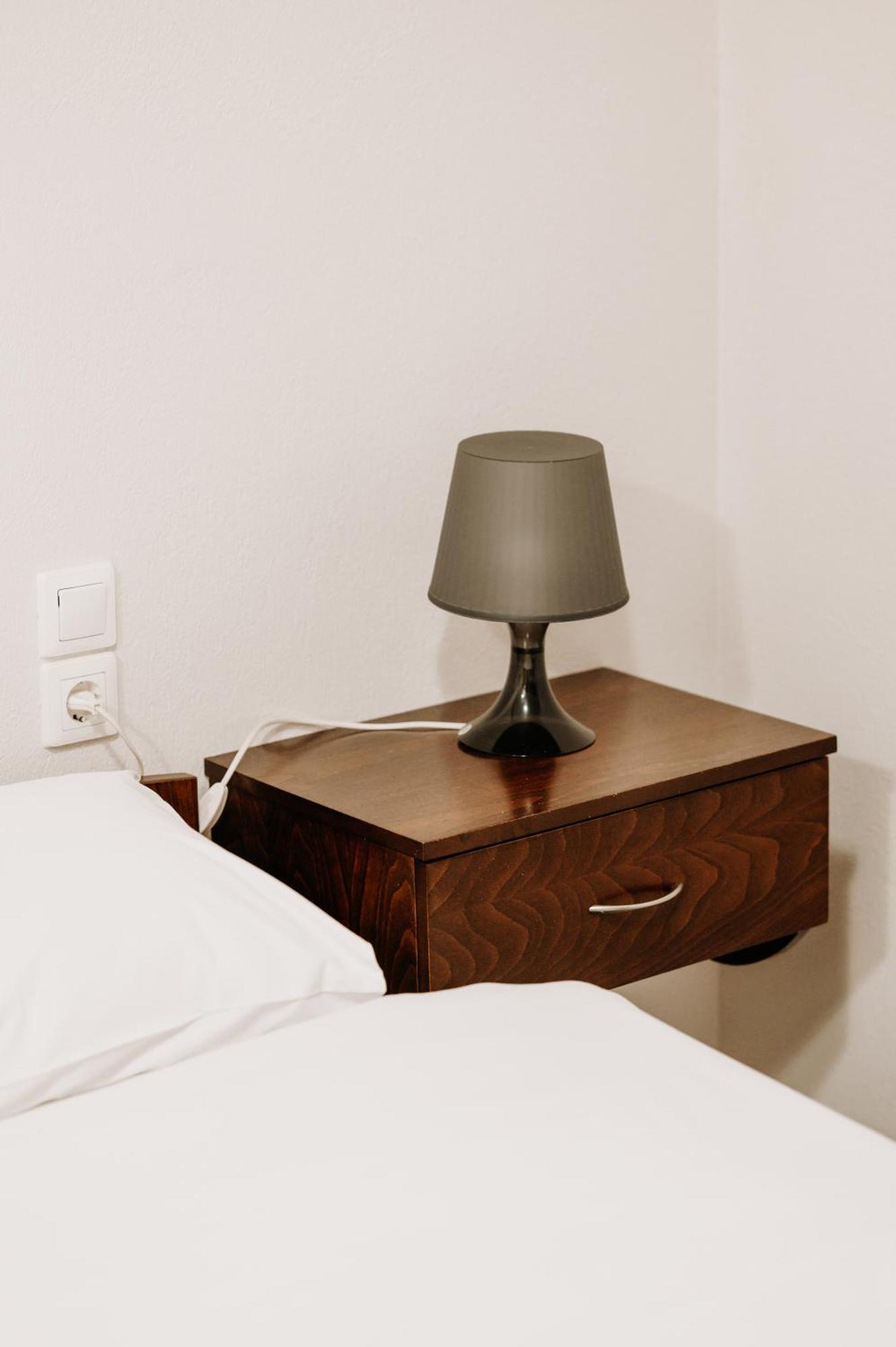 O Fotis Studios & Apartments อิโออันนินา ภายนอก รูปภาพ