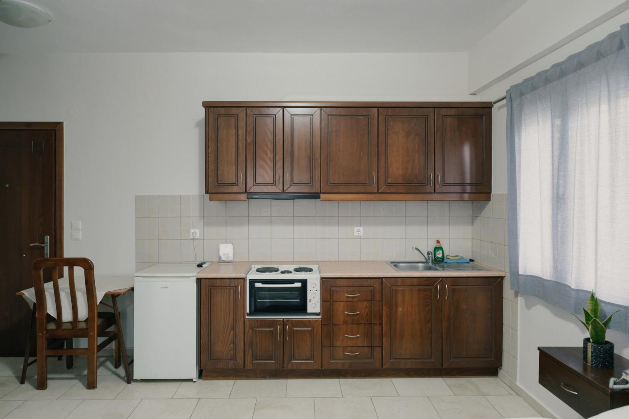O Fotis Studios & Apartments อิโออันนินา ภายนอก รูปภาพ