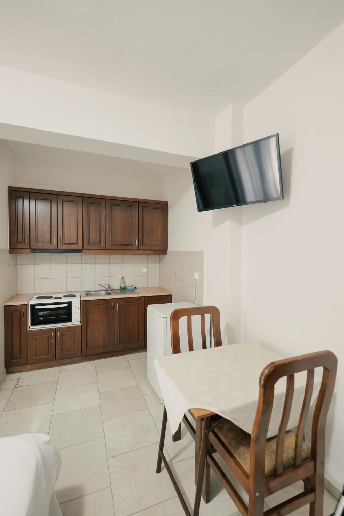 O Fotis Studios & Apartments อิโออันนินา ภายนอก รูปภาพ