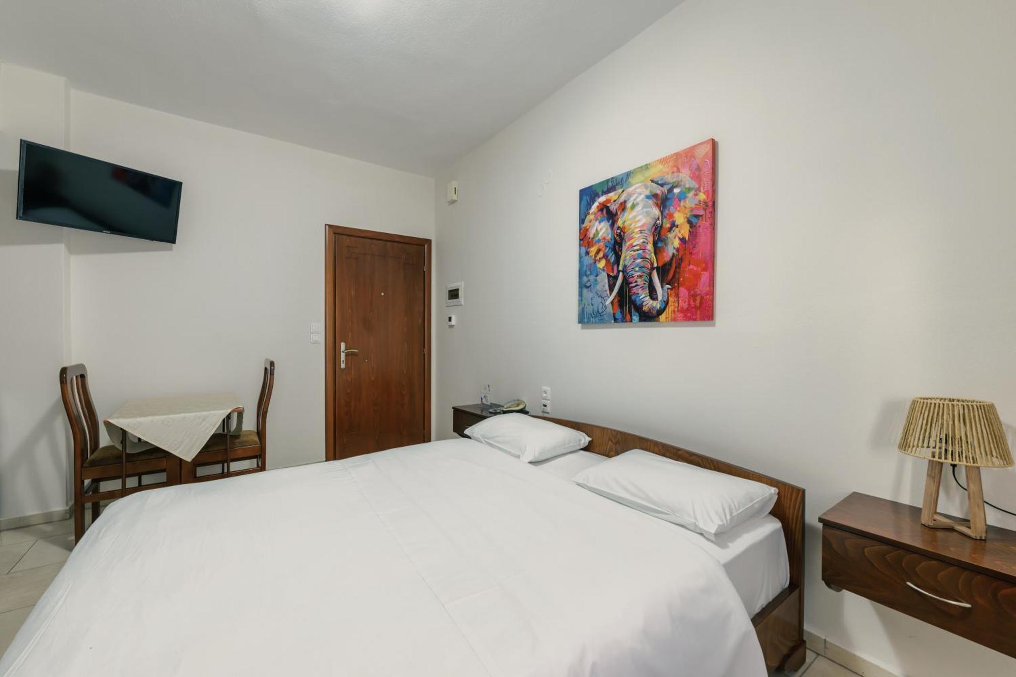 O Fotis Studios & Apartments อิโออันนินา ภายนอก รูปภาพ