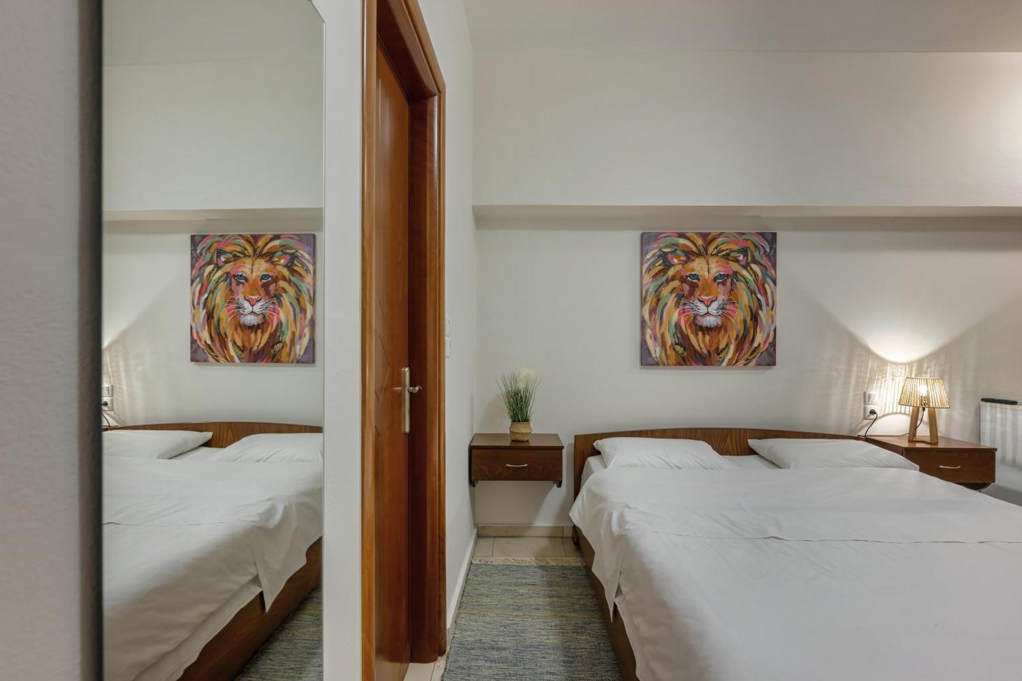 O Fotis Studios & Apartments อิโออันนินา ภายนอก รูปภาพ