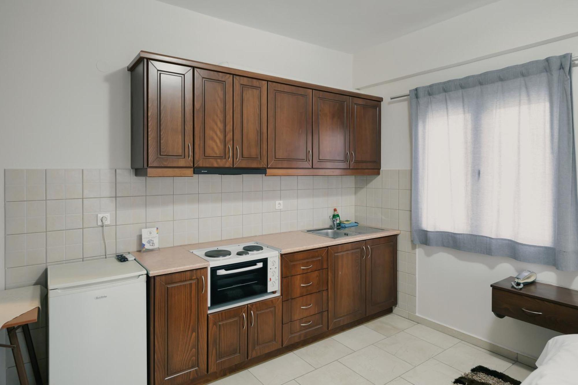 O Fotis Studios & Apartments อิโออันนินา ภายนอก รูปภาพ