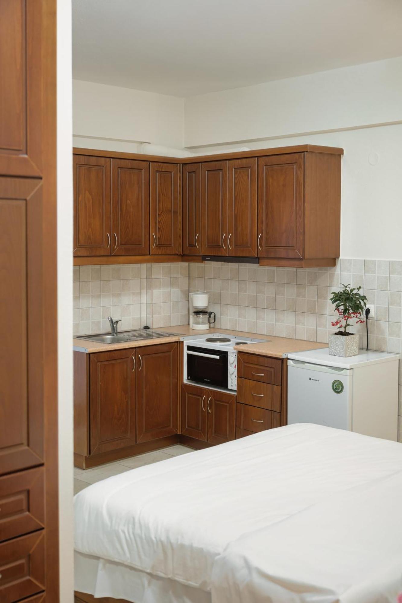 O Fotis Studios & Apartments อิโออันนินา ภายนอก รูปภาพ
