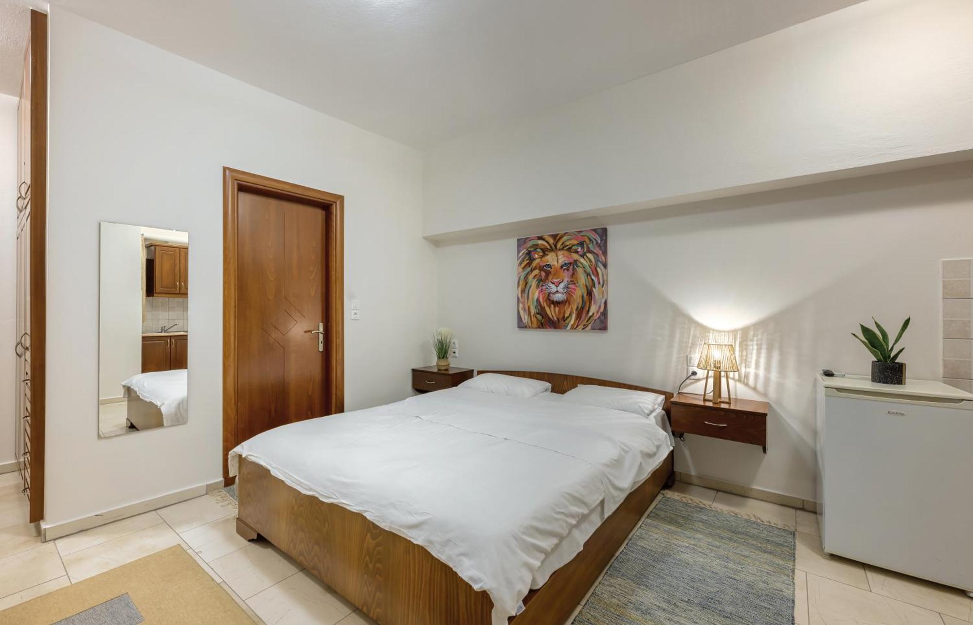 O Fotis Studios & Apartments อิโออันนินา ภายนอก รูปภาพ