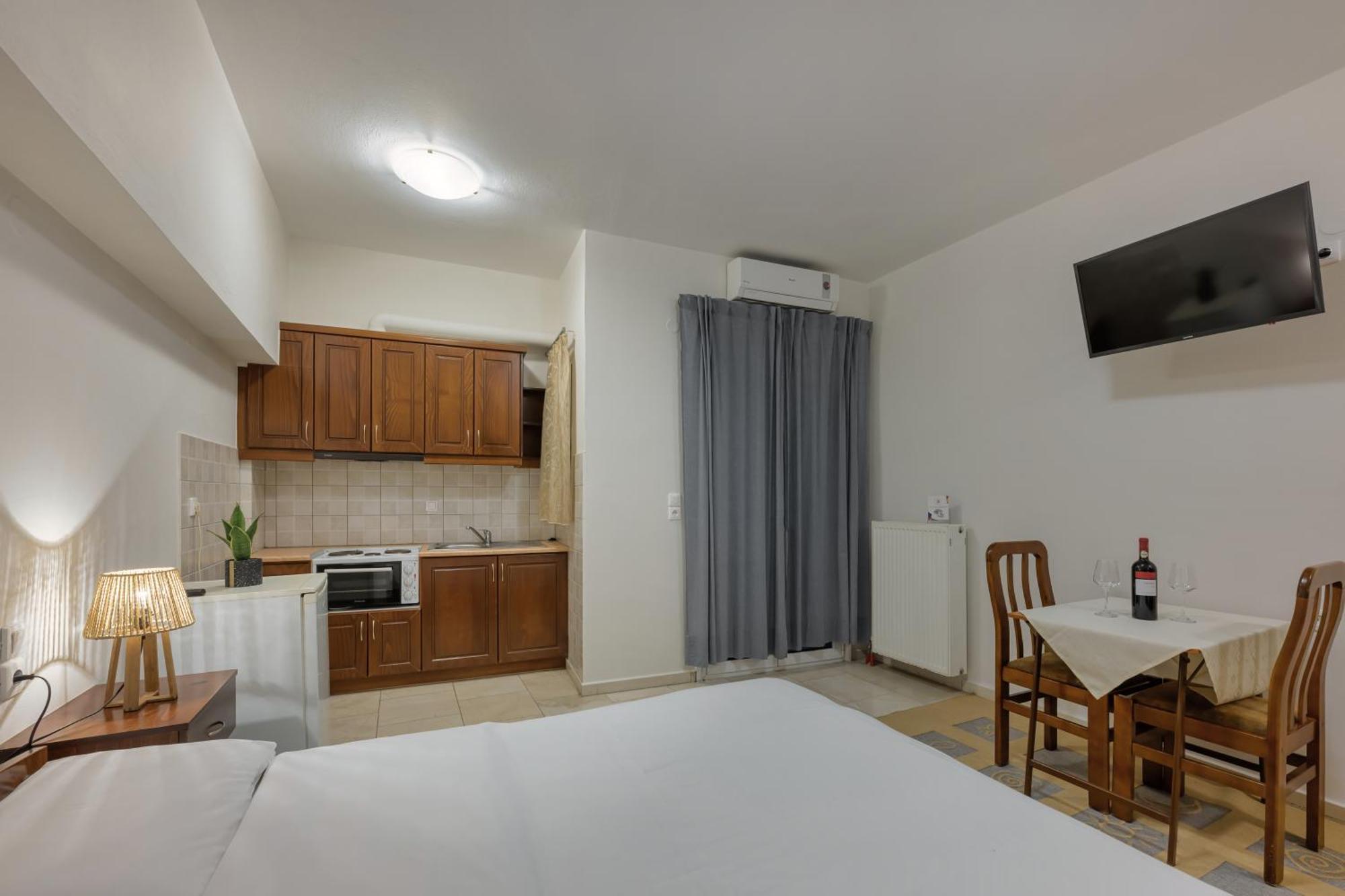 O Fotis Studios & Apartments อิโออันนินา ภายนอก รูปภาพ
