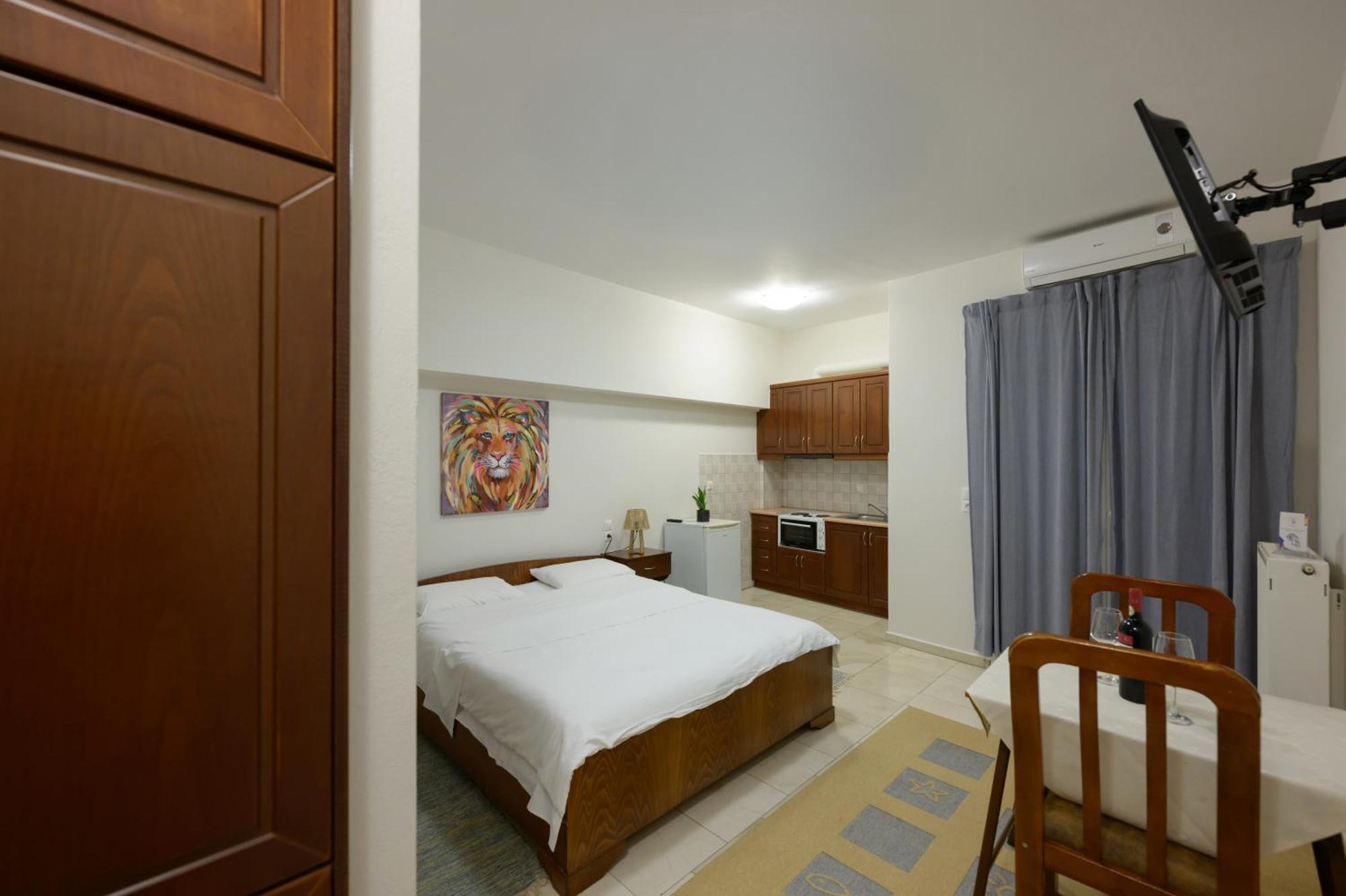 O Fotis Studios & Apartments อิโออันนินา ภายนอก รูปภาพ