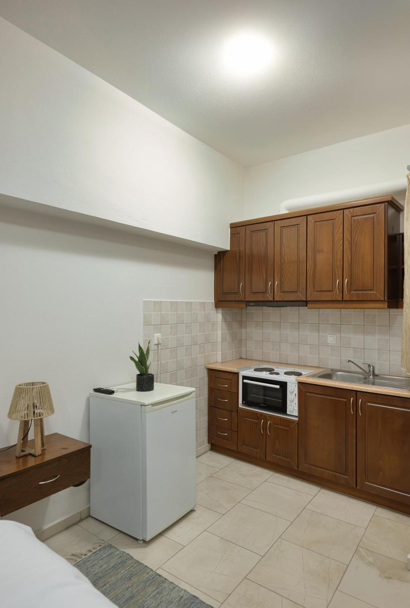 O Fotis Studios & Apartments อิโออันนินา ภายนอก รูปภาพ