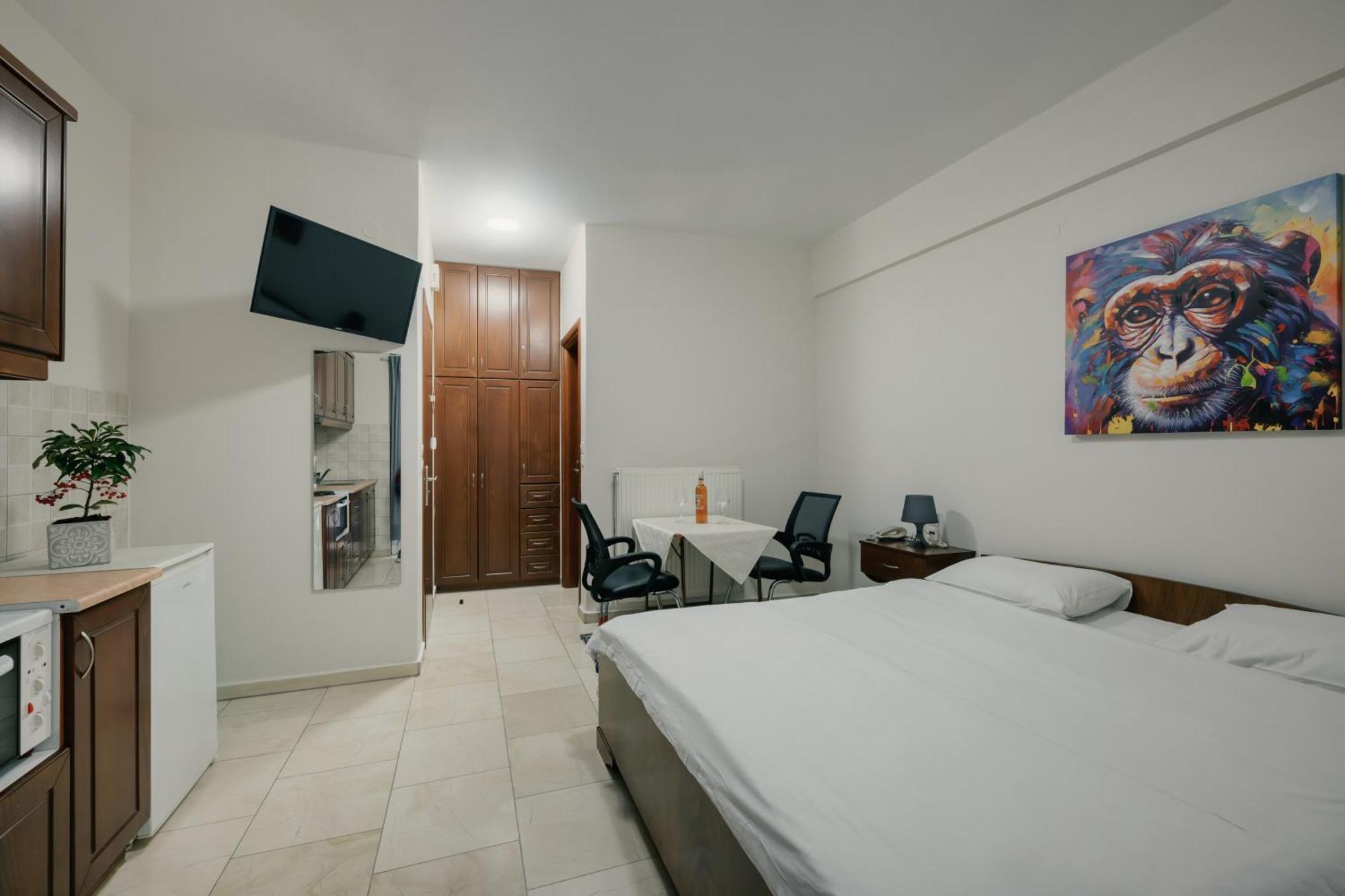 O Fotis Studios & Apartments อิโออันนินา ภายนอก รูปภาพ
