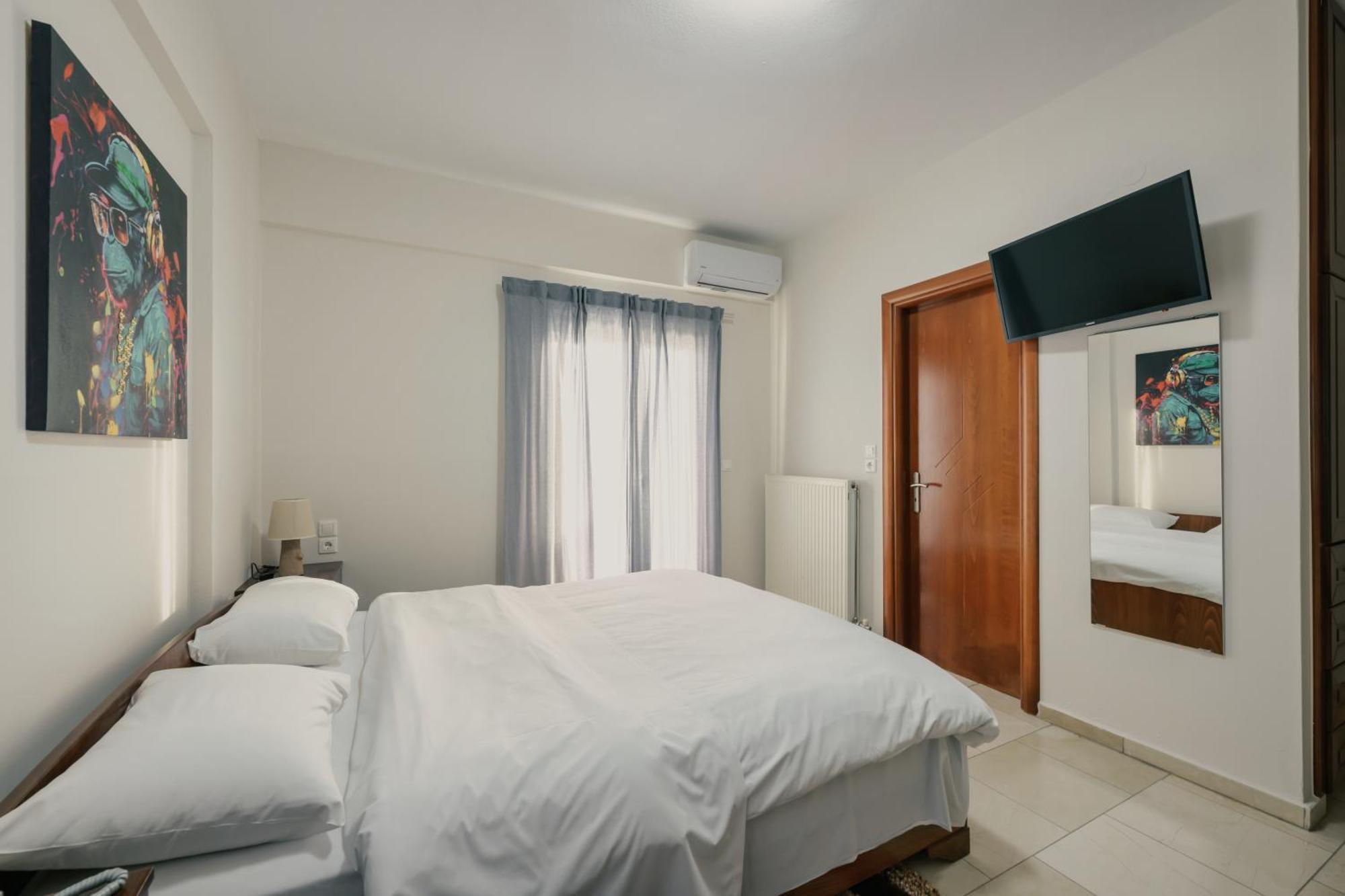 O Fotis Studios & Apartments อิโออันนินา ภายนอก รูปภาพ